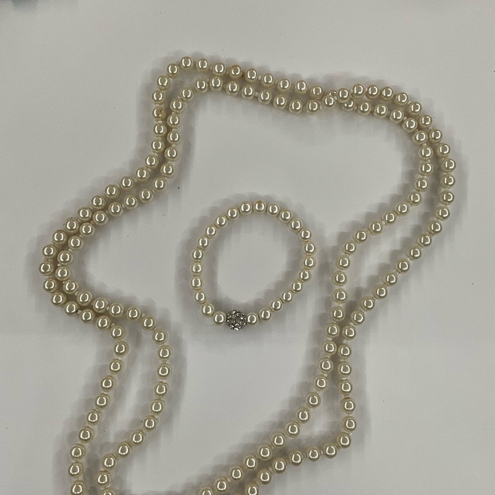 Elegant Pearl Necklace and Bracelet Set